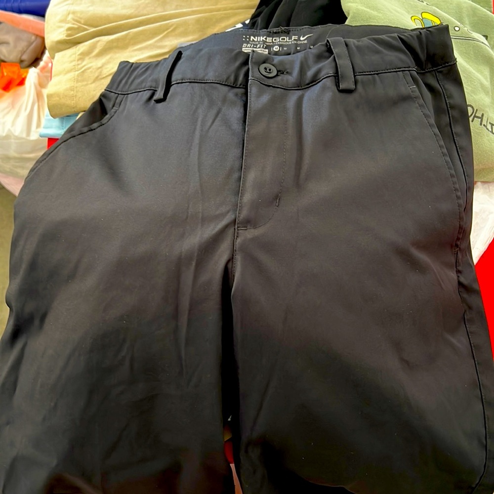 BOYS MEDIUM NIKE GOLF SHORTS